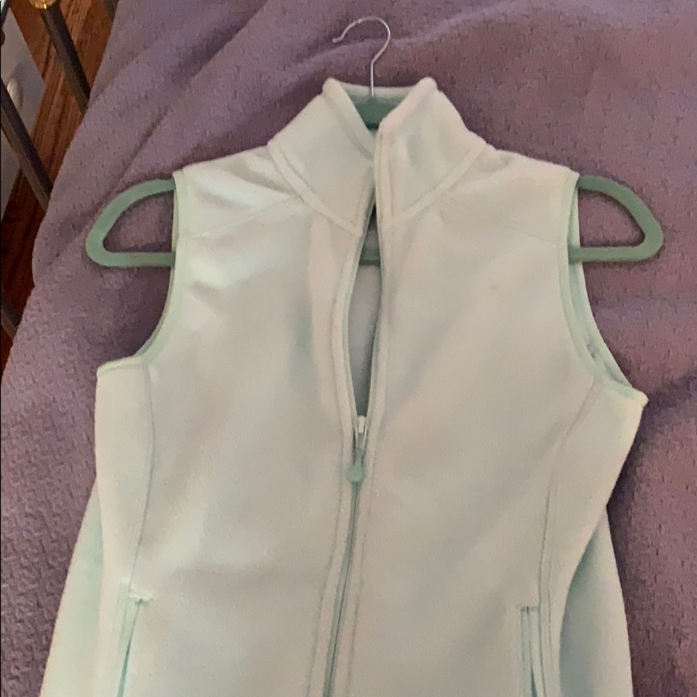 Vineyard vines fleece vest